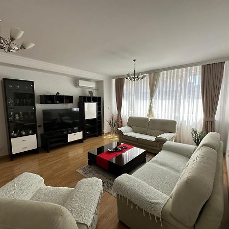 פרישטינה Spacious 3-Bedroom Condo Next To City Center מראה חיצוני תמונה