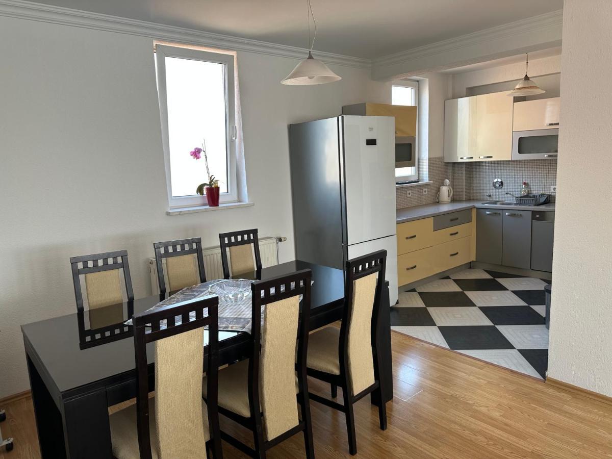פרישטינה Spacious 3-Bedroom Condo Next To City Center מראה חיצוני תמונה