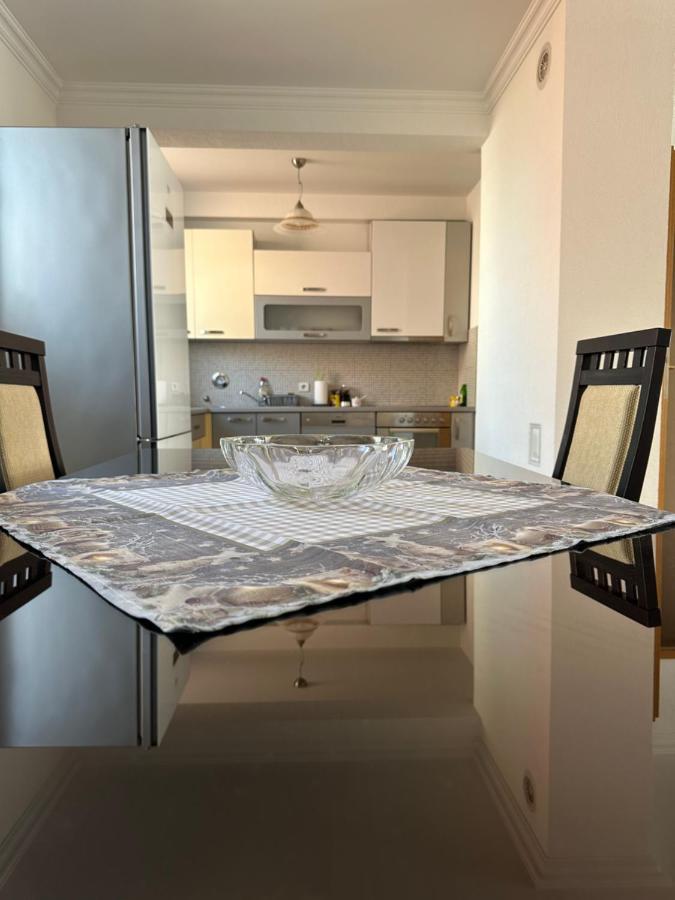 פרישטינה Spacious 3-Bedroom Condo Next To City Center מראה חיצוני תמונה