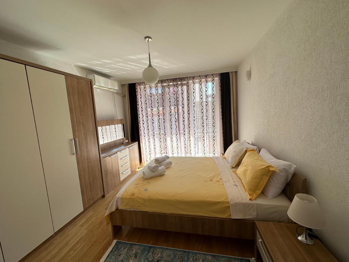 פרישטינה Spacious 3-Bedroom Condo Next To City Center מראה חיצוני תמונה