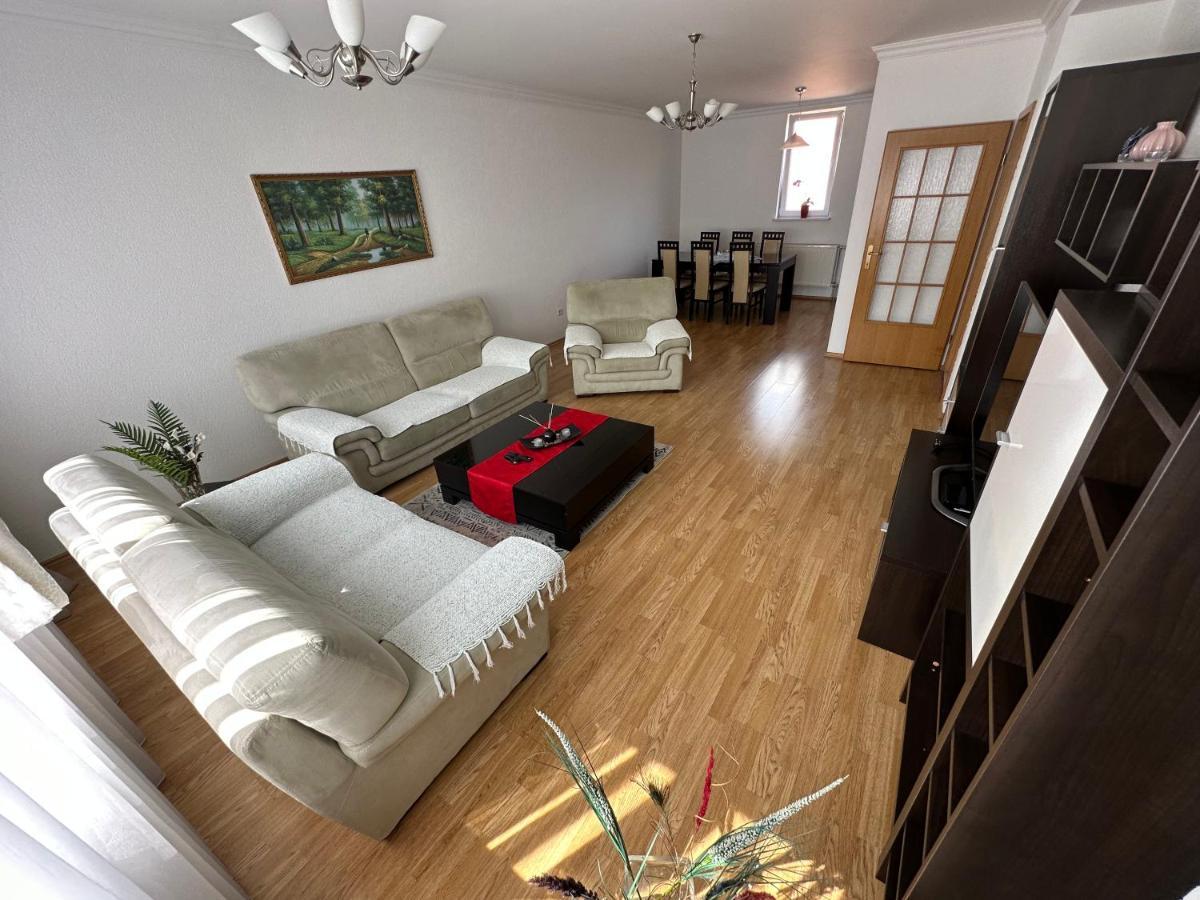 פרישטינה Spacious 3-Bedroom Condo Next To City Center מראה חיצוני תמונה