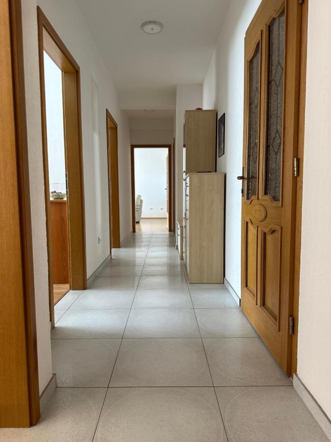 פרישטינה Spacious 3-Bedroom Condo Next To City Center מראה חיצוני תמונה