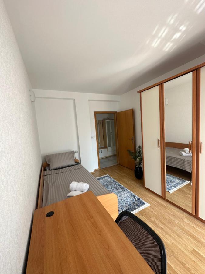 פרישטינה Spacious 3-Bedroom Condo Next To City Center מראה חיצוני תמונה