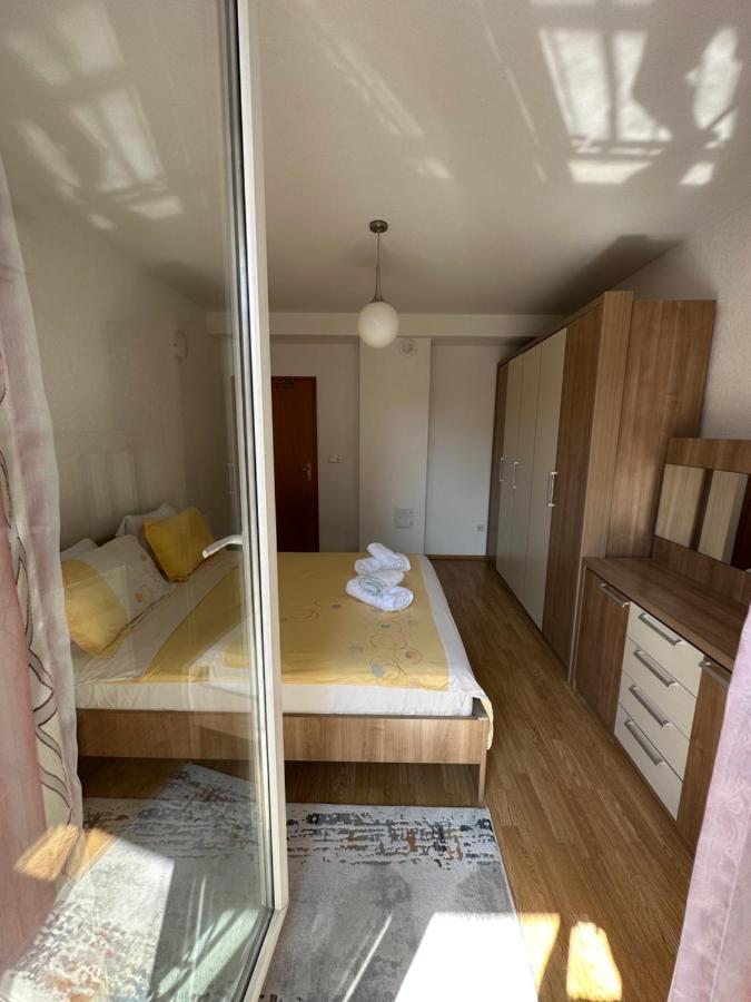 פרישטינה Spacious 3-Bedroom Condo Next To City Center מראה חיצוני תמונה