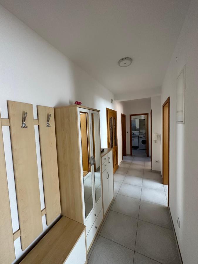 פרישטינה Spacious 3-Bedroom Condo Next To City Center מראה חיצוני תמונה