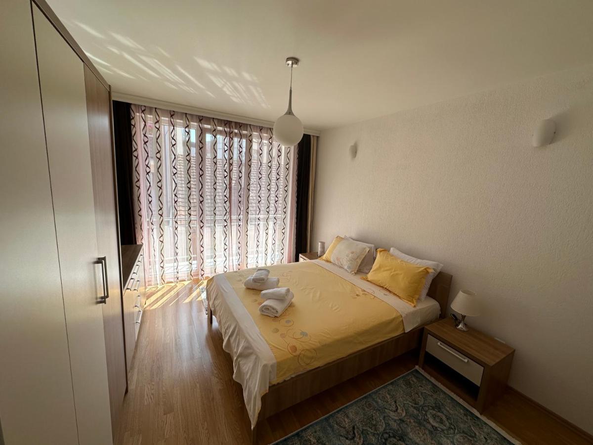 פרישטינה Spacious 3-Bedroom Condo Next To City Center מראה חיצוני תמונה